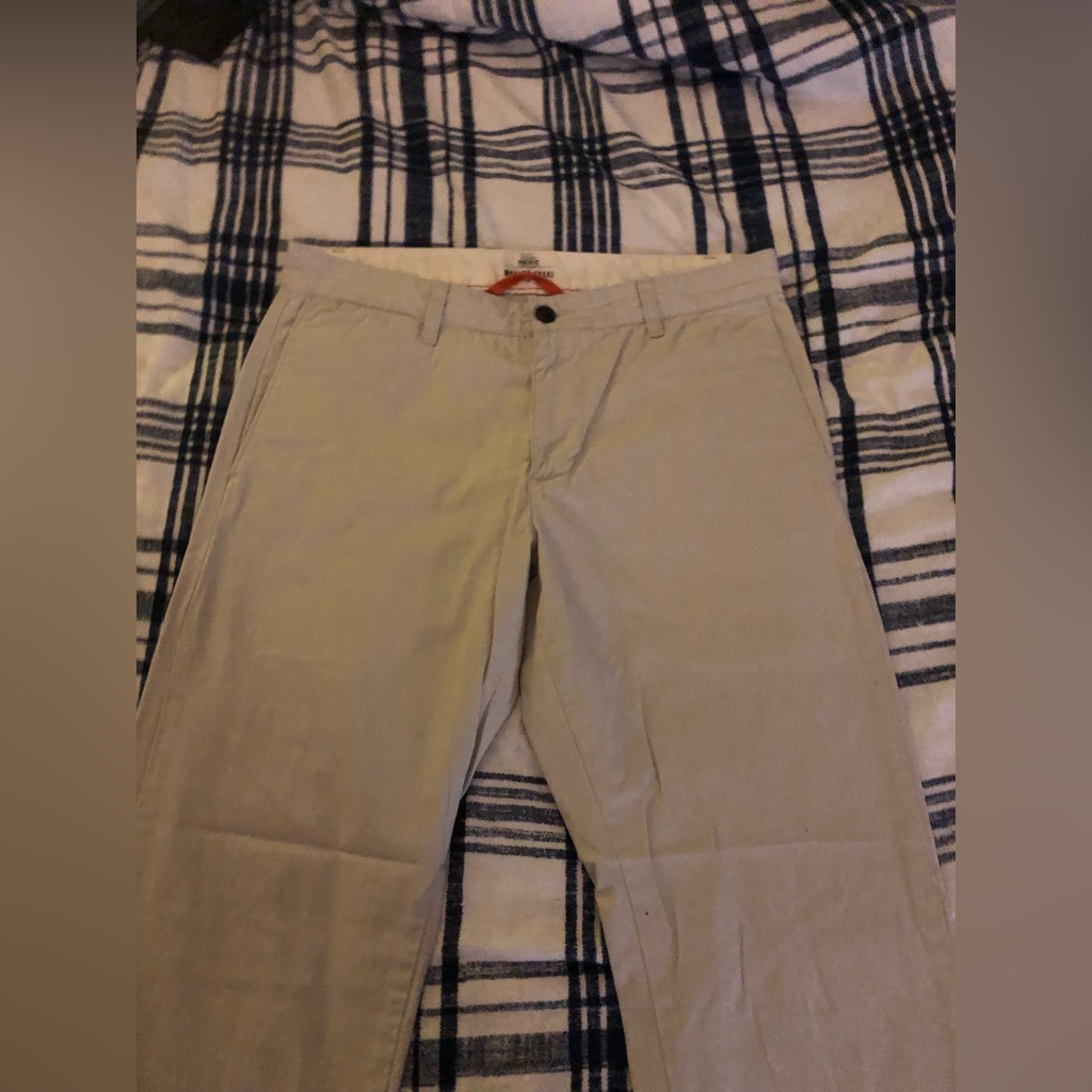 32” X 32” Dockers Khakis. Light Tan